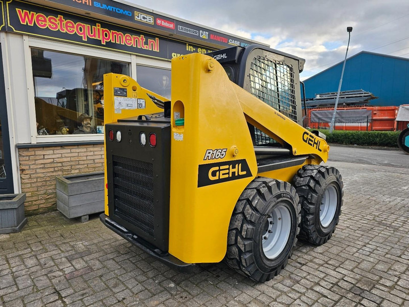 Chargeuse sur pneus Gehl R165