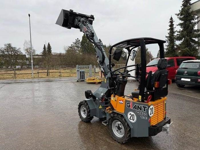 Chargeuse sur pneus GiANT G1100