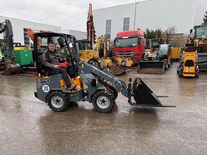 Chargeuse sur pneus GiANT G1100