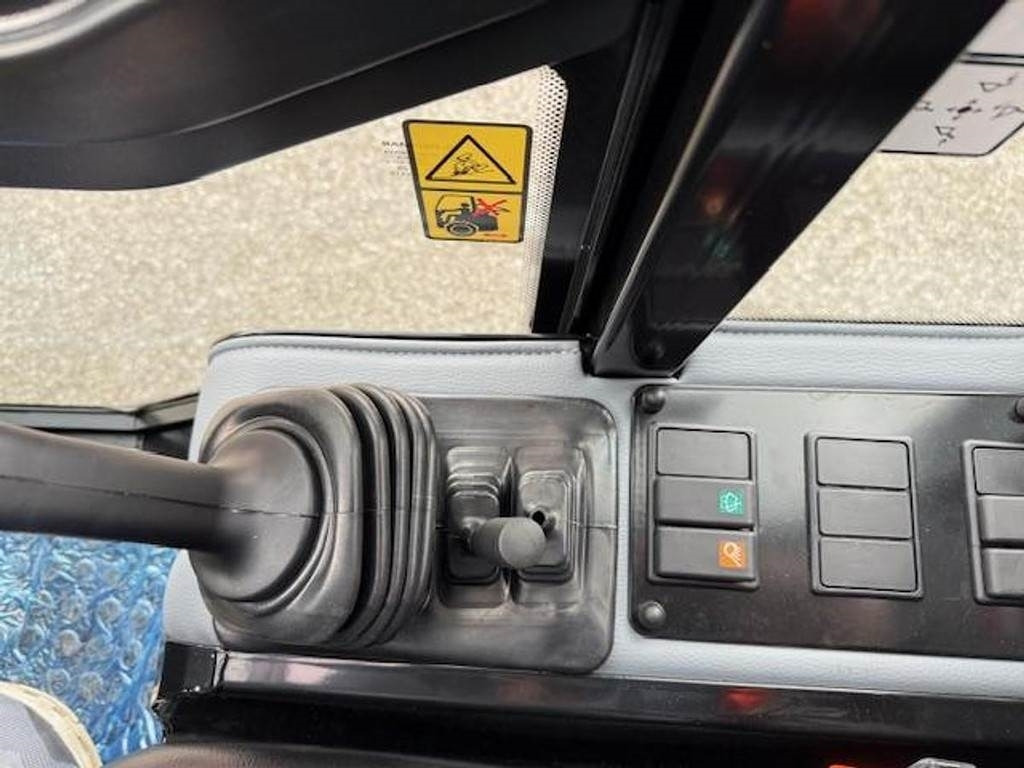 Chargeuse sur pneus GiANT G2300 X-TRA HD