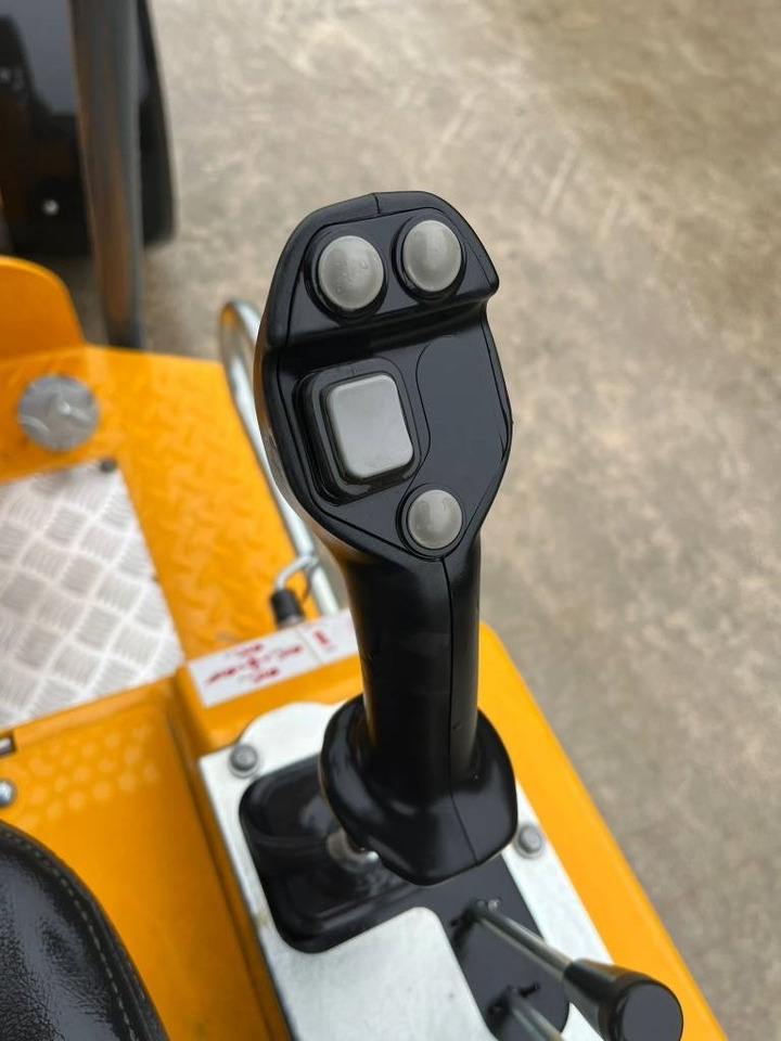 Chargeuse sur pneus GiANT G 1200 TELE