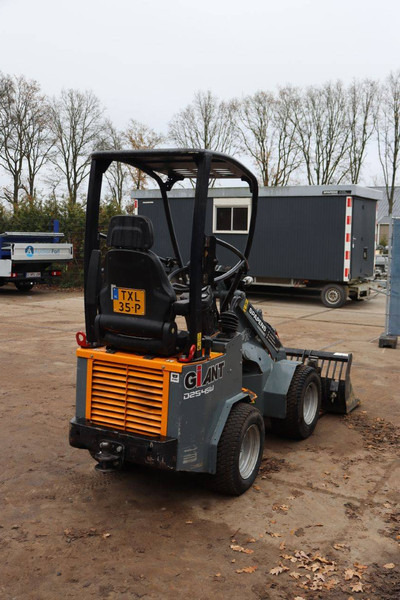 Chargeuse sur pneus Giant D254SW