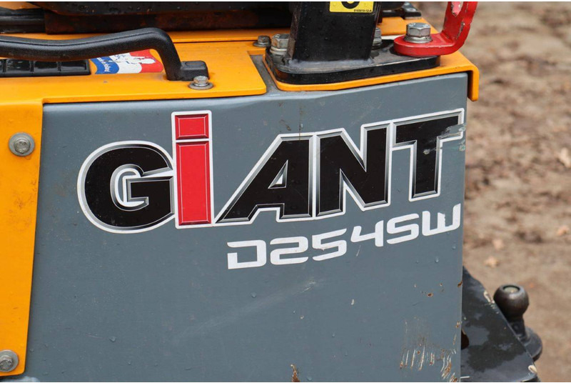 Chargeuse sur pneus Giant D254SW