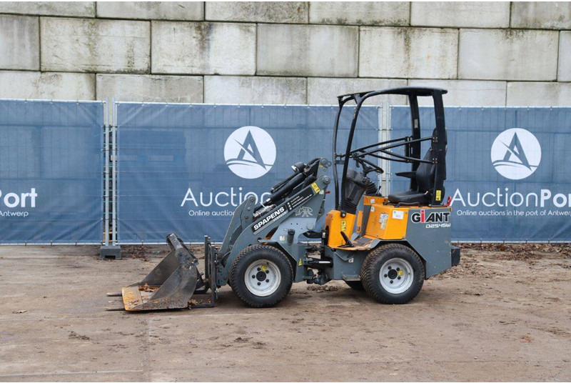 Chargeuse sur pneus Giant D254SW