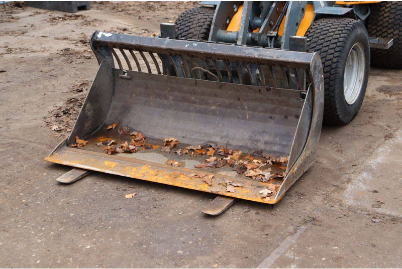 Chargeuse sur pneus Giant D254SW