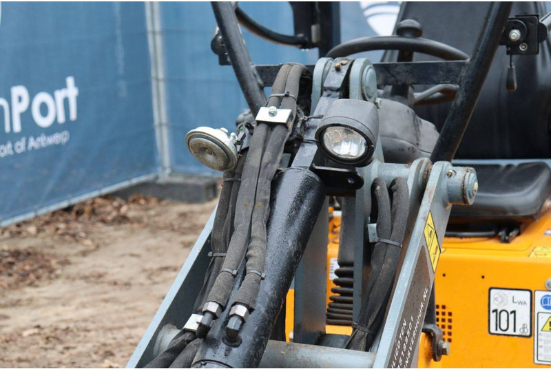 Chargeuse sur pneus Giant D254SW