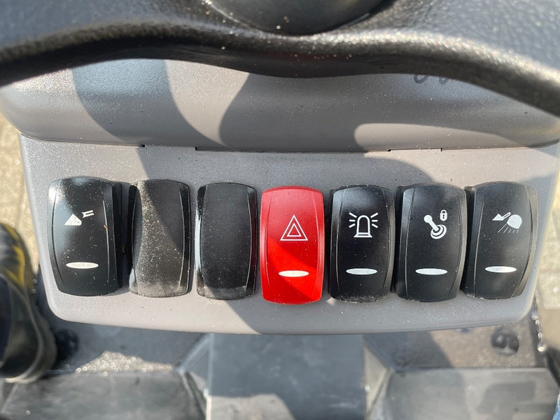 Chargeuse sur pneus Giant G 2200 E