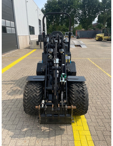 Chargeuse sur pneus Giant G 2200 E