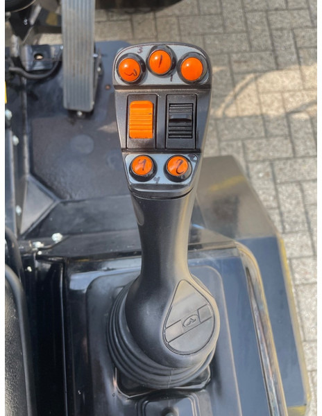 Chargeuse sur pneus Giant G 2200 E