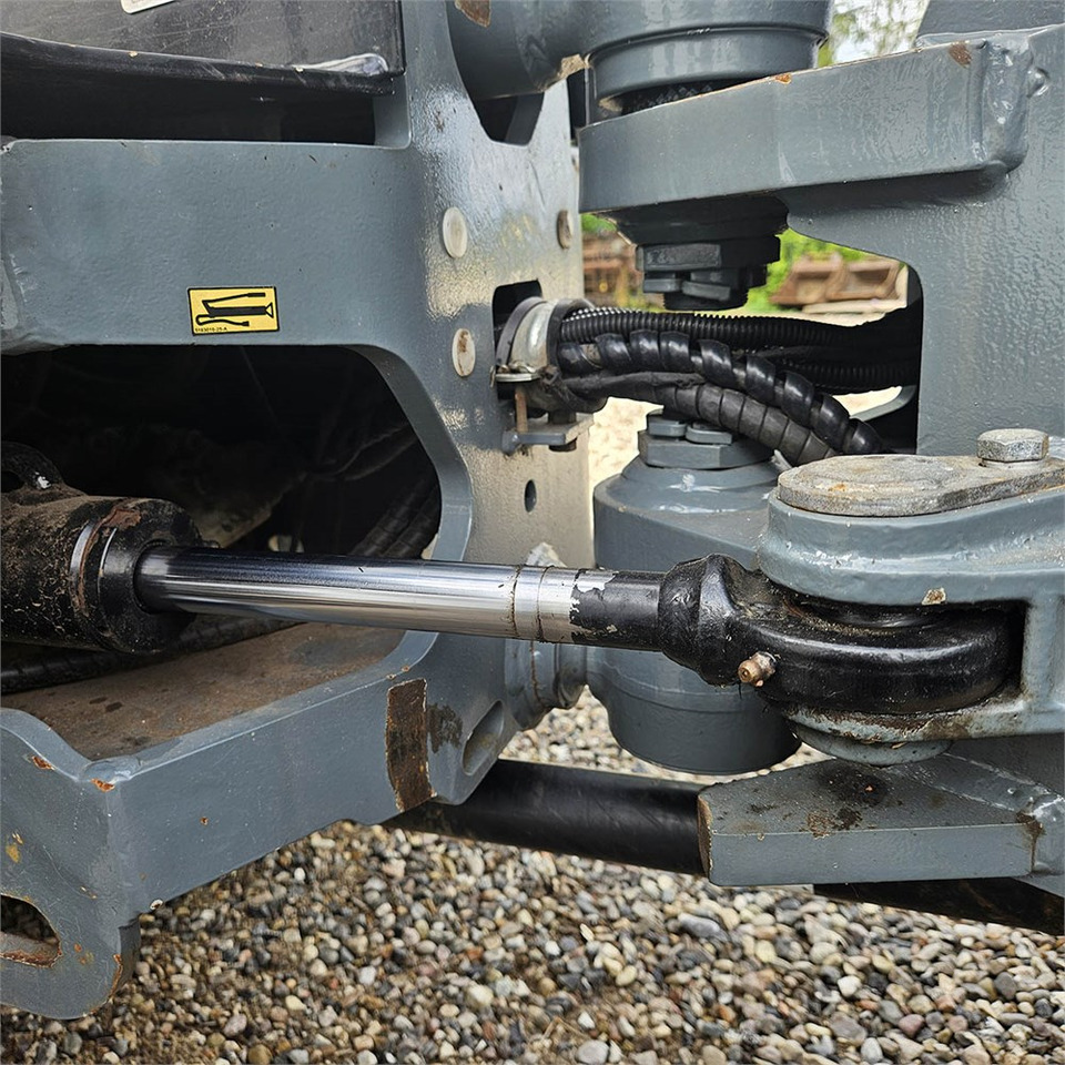 Chargeuse sur pneus Giant V452T X-TRA HD