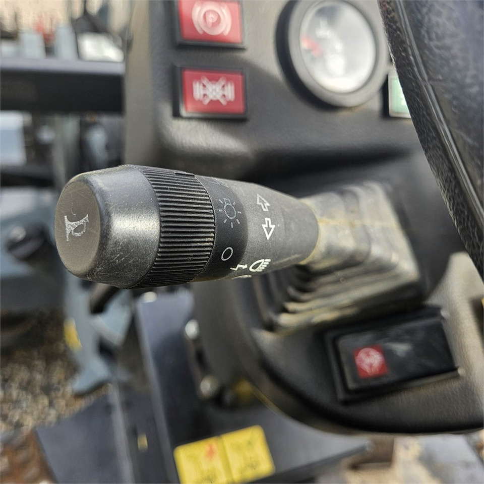 Chargeuse sur pneus Giant V452T X-TRA HD