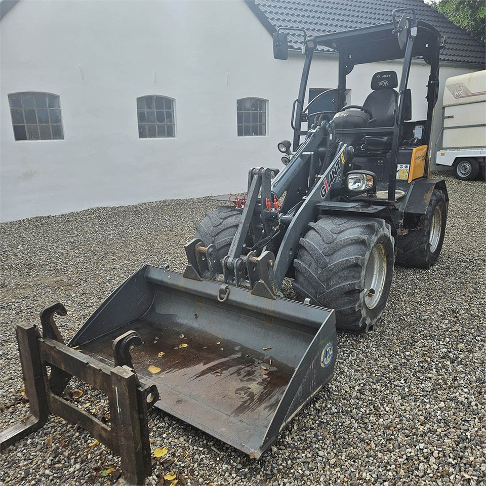 Chargeuse sur pneus Giant V452T X-TRA HD