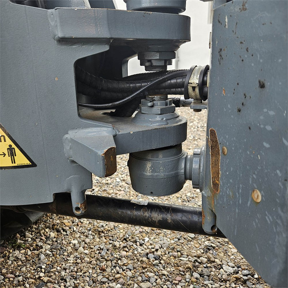 Chargeuse sur pneus Giant V452T X-TRA HD