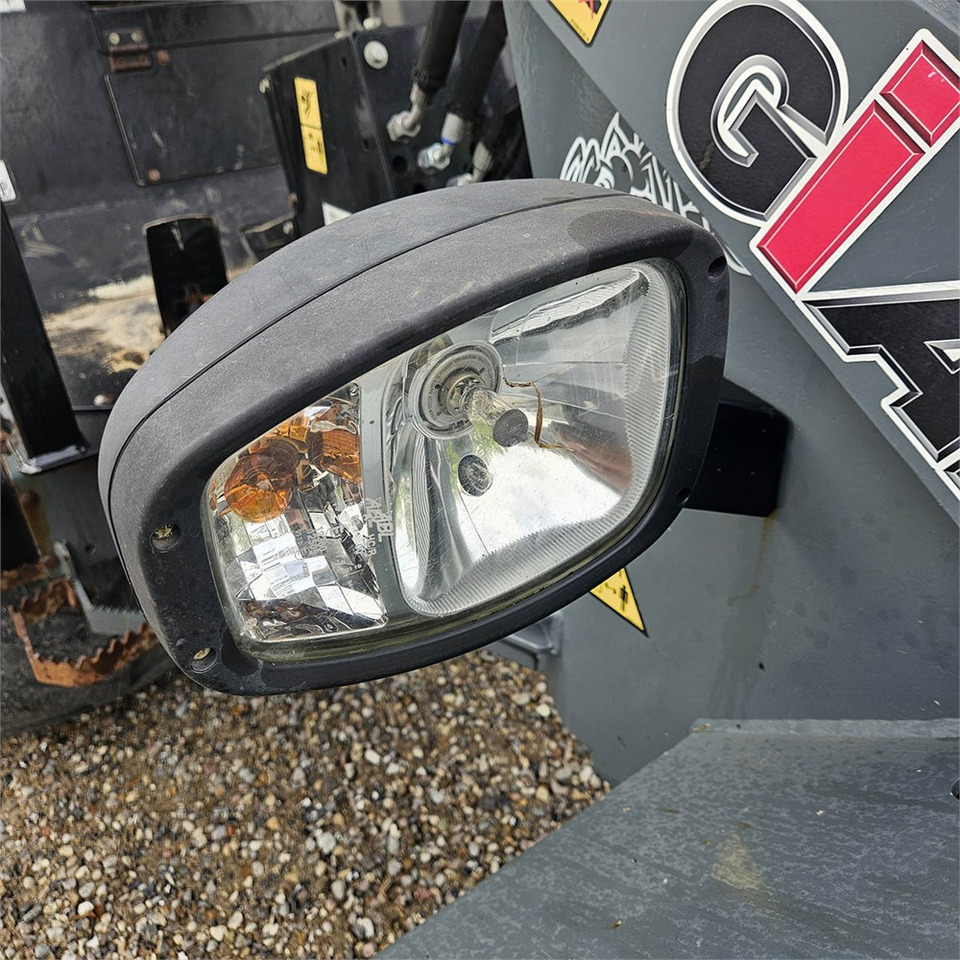 Chargeuse sur pneus Giant V452T X-TRA HD