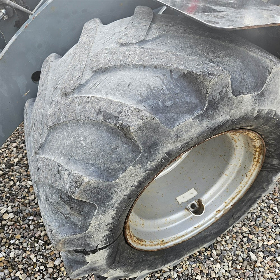 Chargeuse sur pneus Giant V452T X-TRA HD