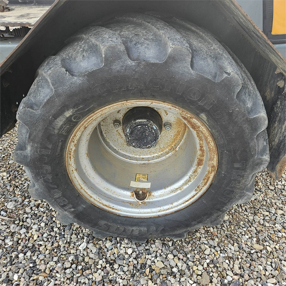 Chargeuse sur pneus Giant V452T X-TRA HD