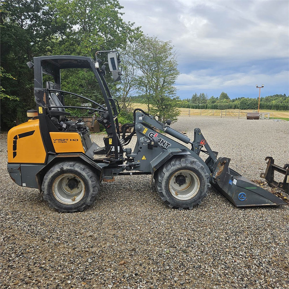 Chargeuse sur pneus Giant V452T X-TRA HD