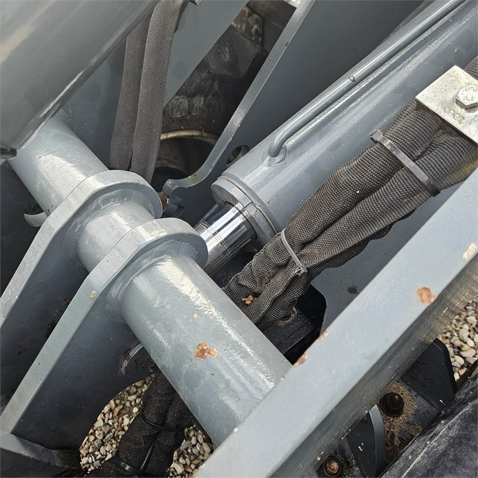 Chargeuse sur pneus Giant V452T X-TRA HD