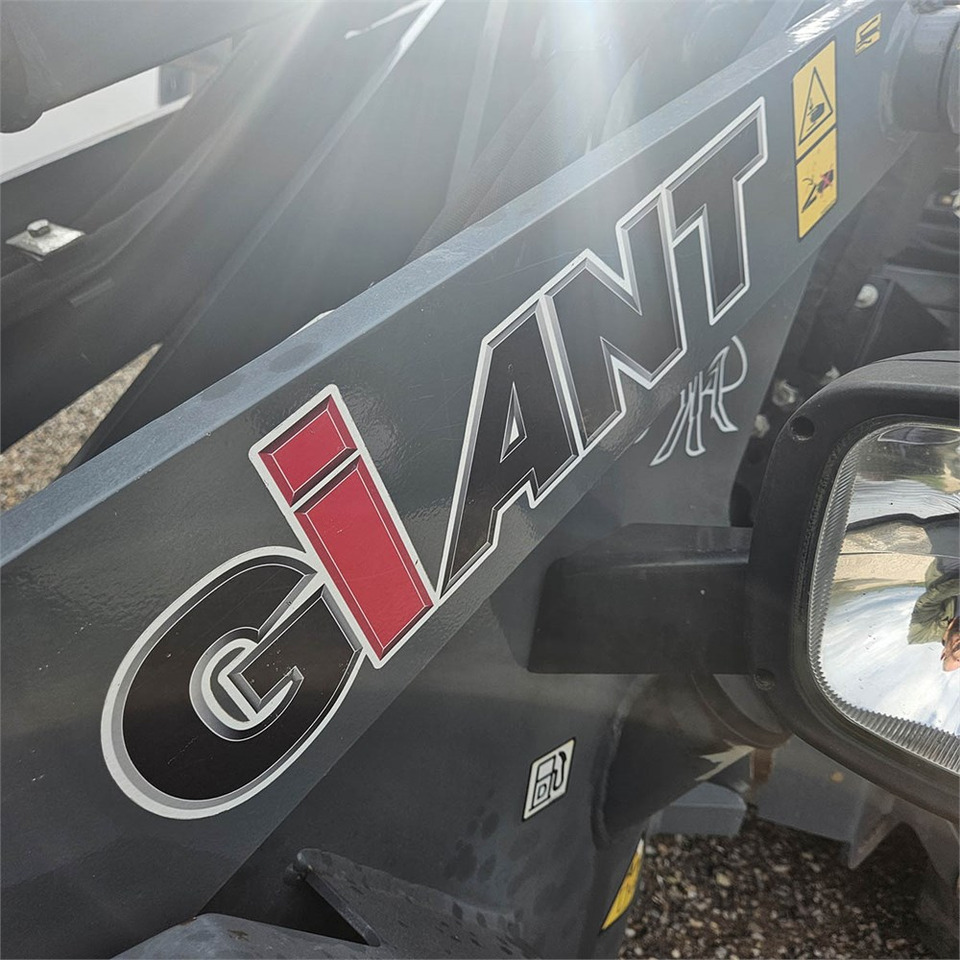 Chargeuse sur pneus Giant V452T X-TRA HD