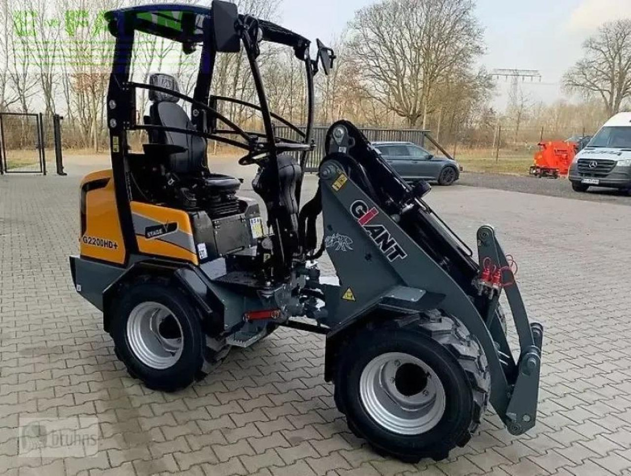 Chargeuse sur pneus Giant g2200 hd+