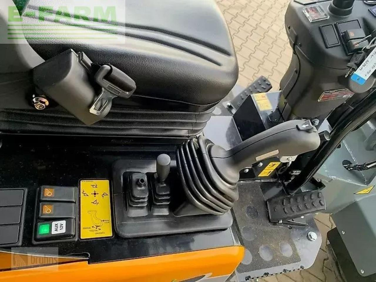 Chargeuse sur pneus Giant g2200 hd+