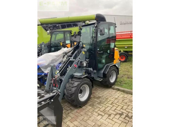 Chargeuse sur pneus Giant g2300 hd