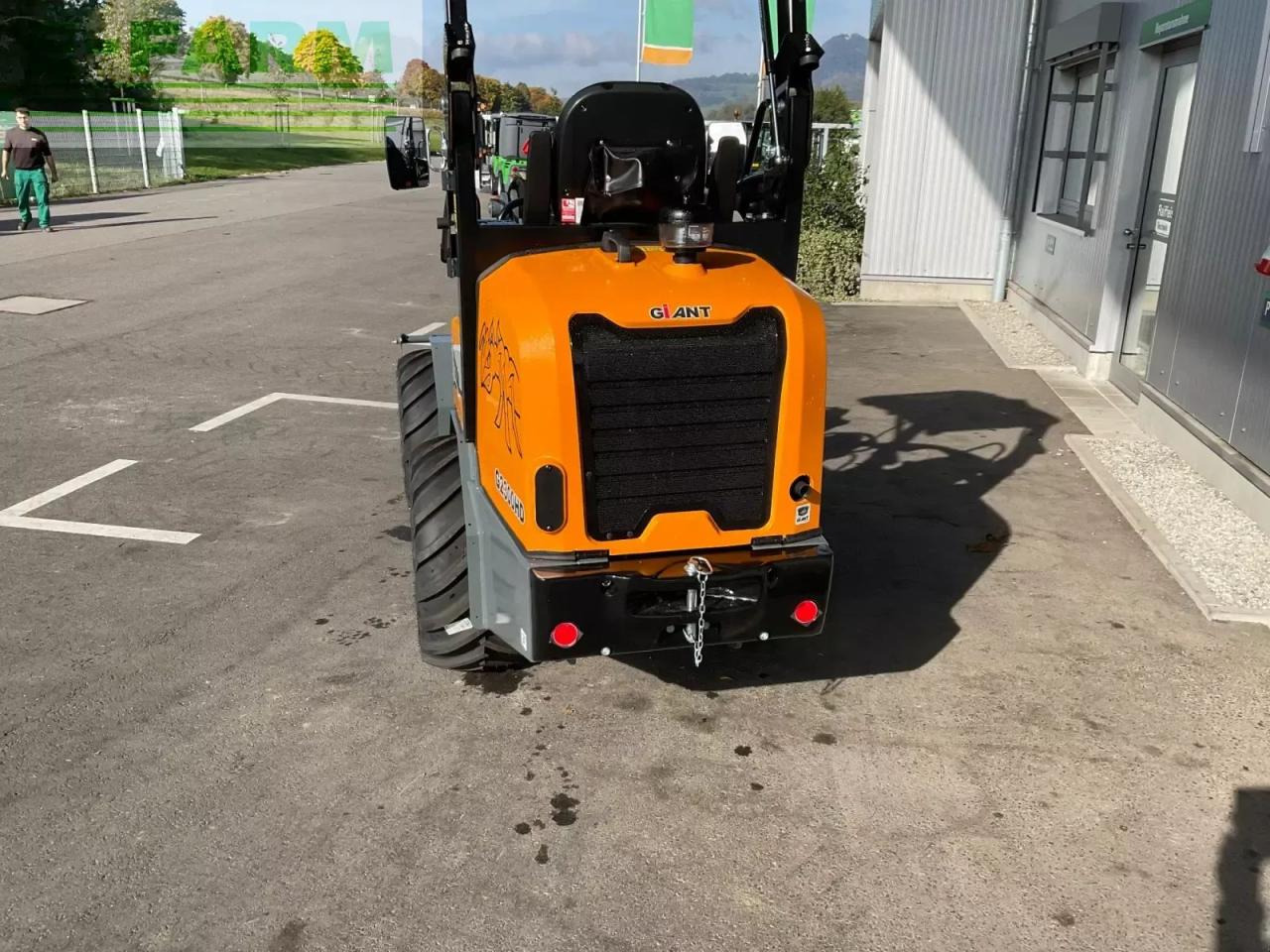 Chargeuse sur pneus Giant g 2300 hd