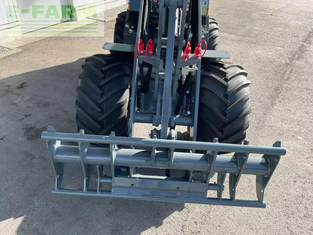 Chargeuse sur pneus Giant g 2300 hd