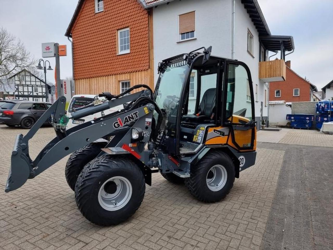Chargeuse sur pneus Giant g 2700 hd mit kabine und euro aufnamhe