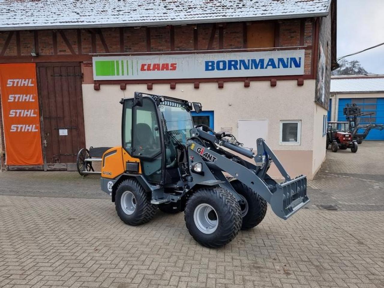Chargeuse sur pneus Giant g 2700 hd mit kabine und euro aufnamhe