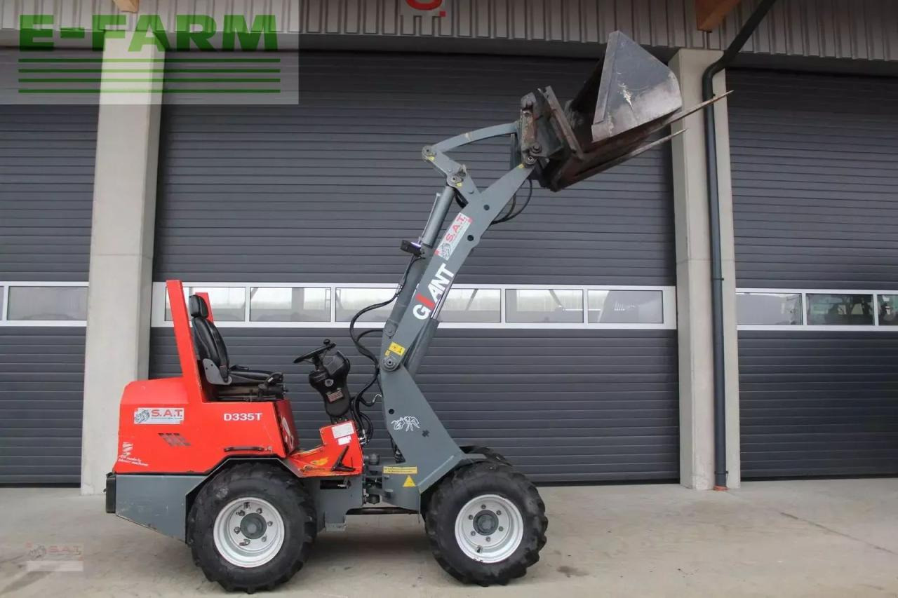 Chargeuse sur pneus Giant hoflader d 335 t