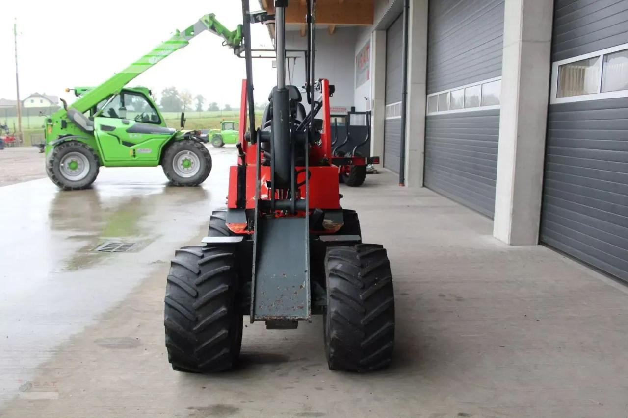 Chargeuse sur pneus Giant hoflader d 335 t