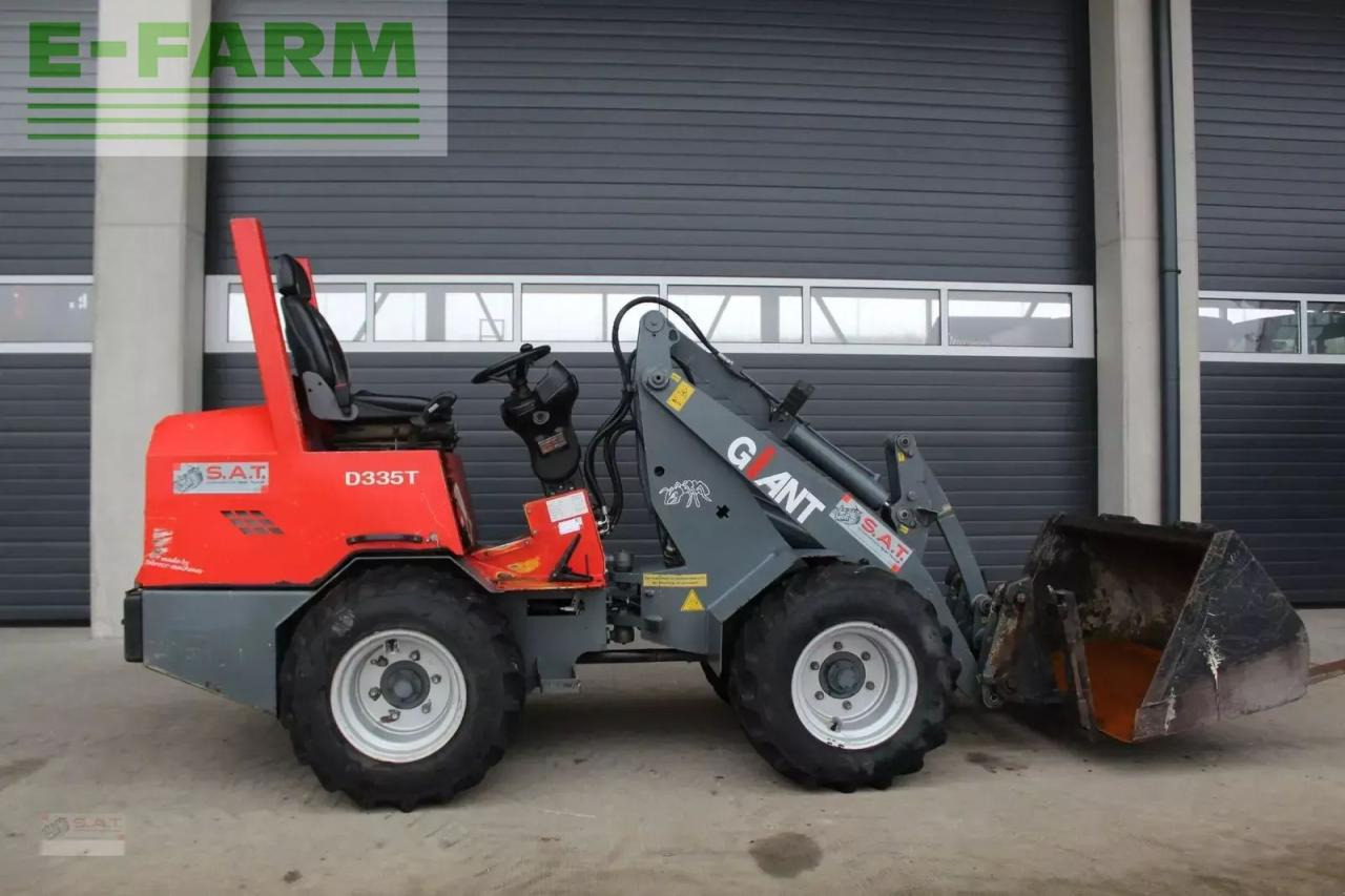 Chargeuse sur pneus Giant hoflader d 335 t