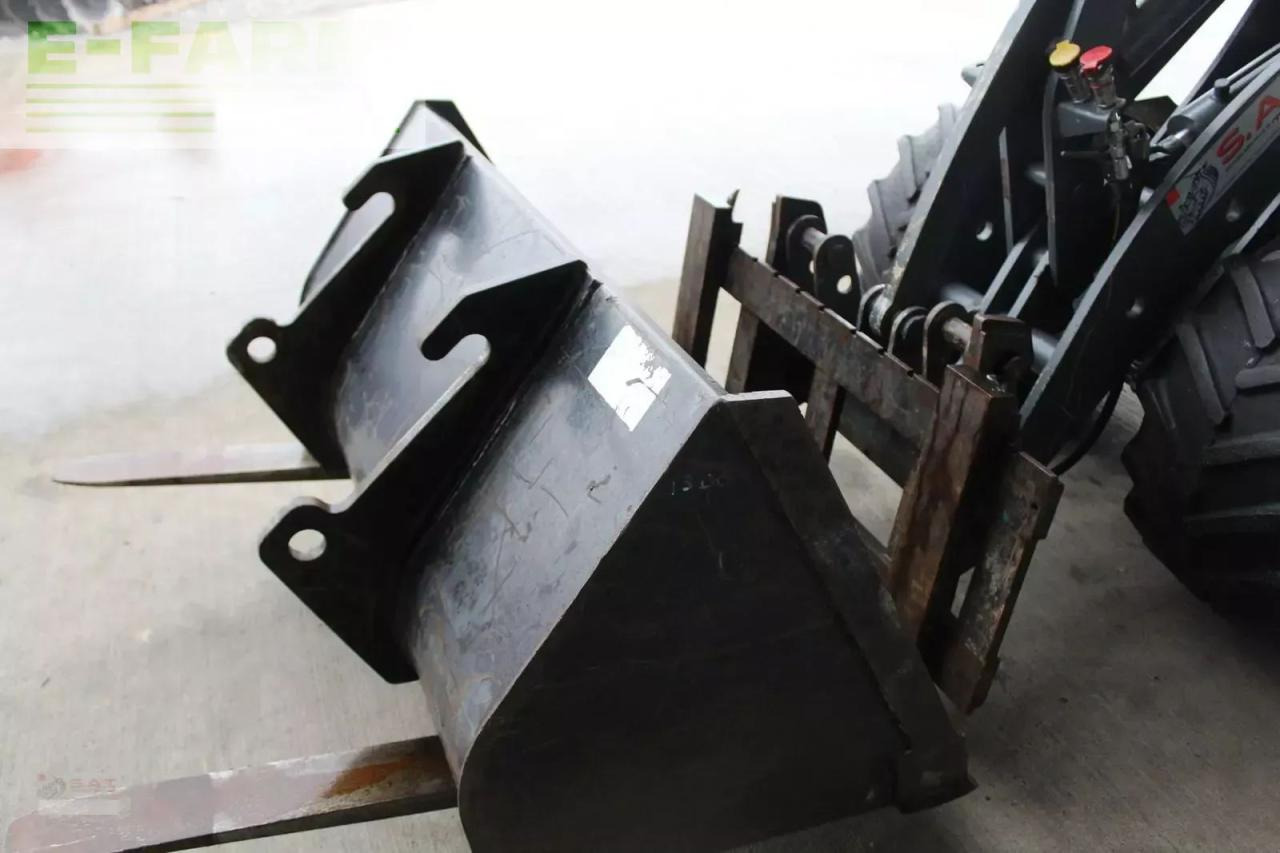 Chargeuse sur pneus Giant hoflader d 335 t