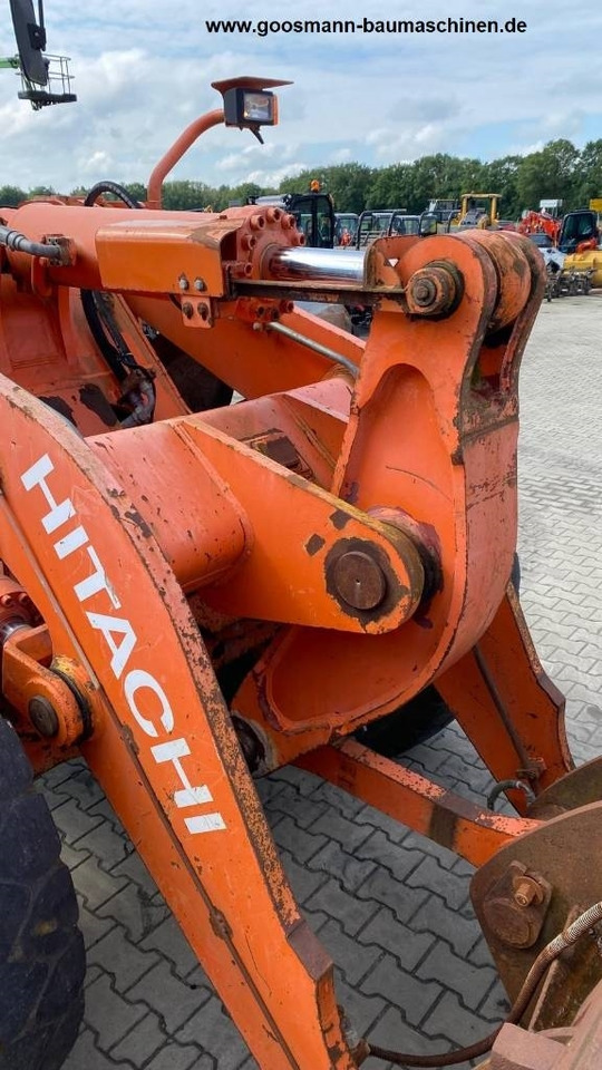Chargeuse sur pneus HITACHI LX 210E