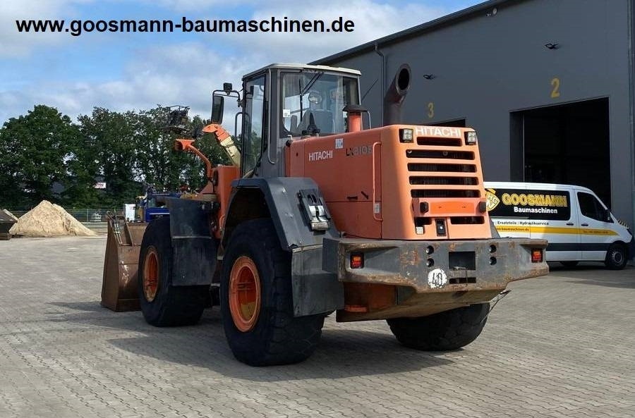 Chargeuse sur pneus HITACHI LX 210E