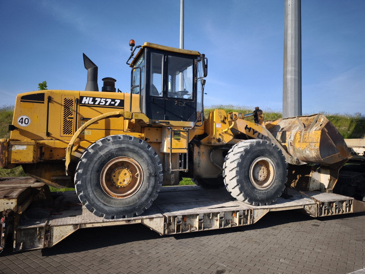 Chargeuse sur pneus HYUNDAI 757-7
