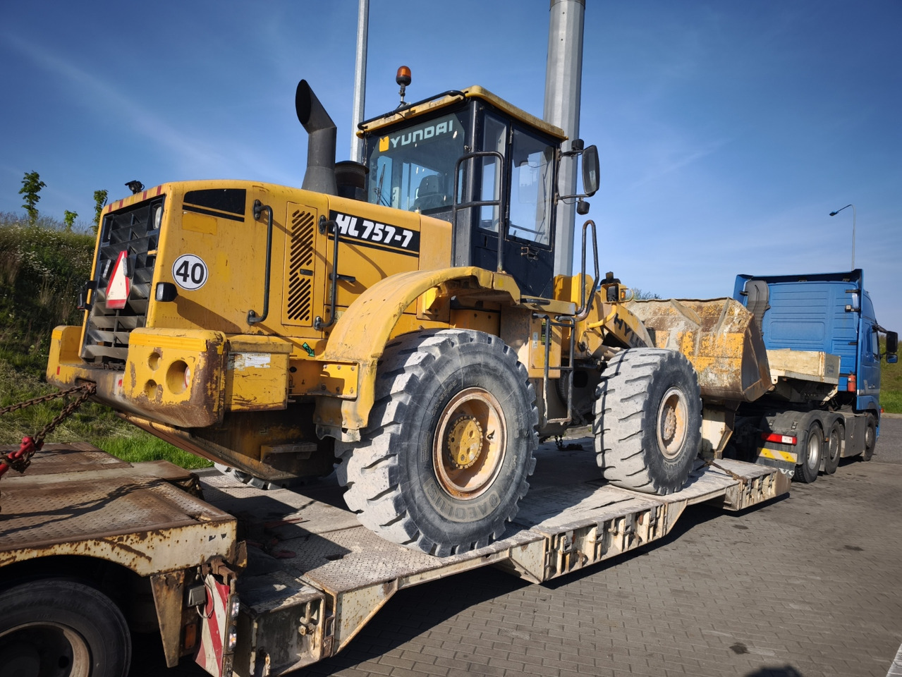 Chargeuse sur pneus HYUNDAI 757-7