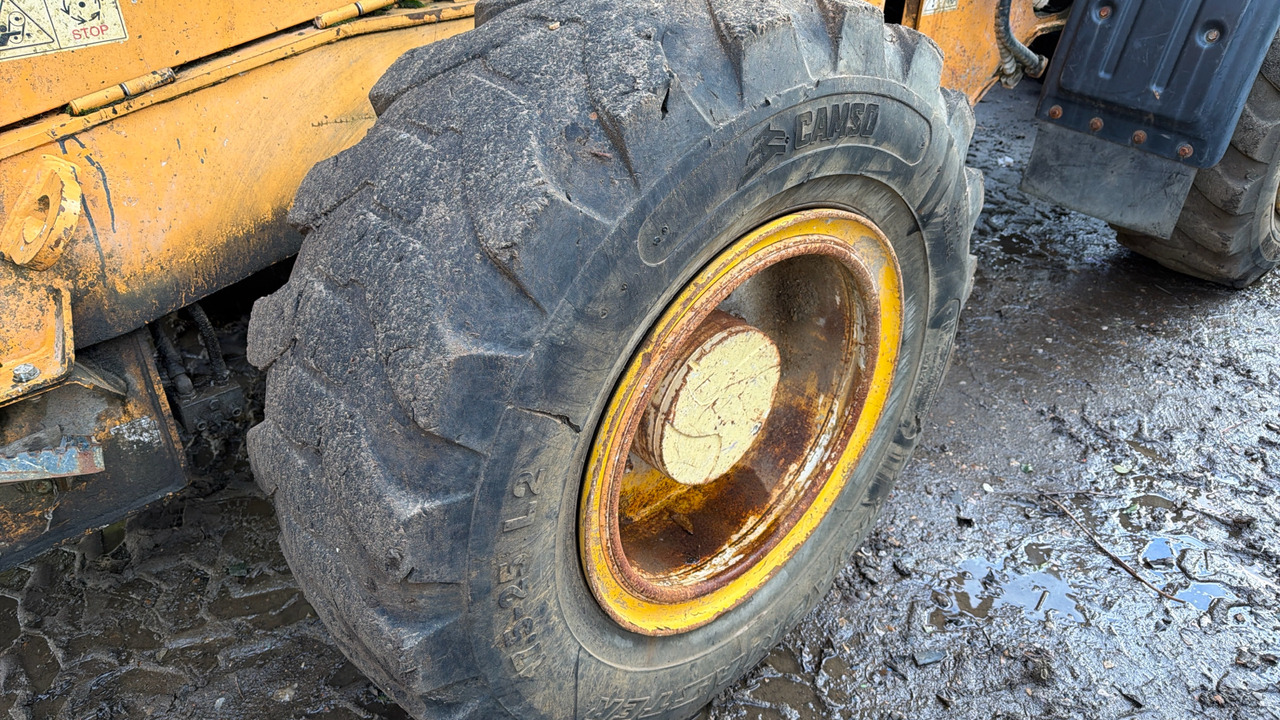 Chargeuse sur pneus HYUNDAI HL73O-9