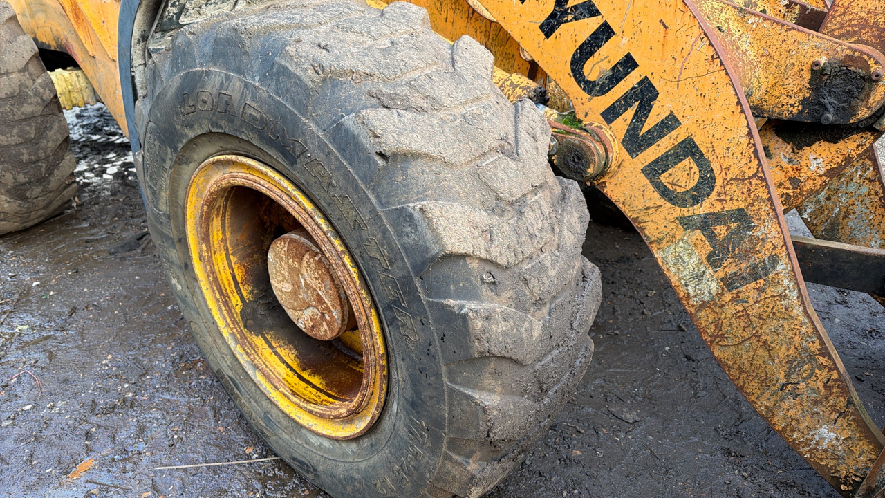 Chargeuse sur pneus HYUNDAI HL73O-9