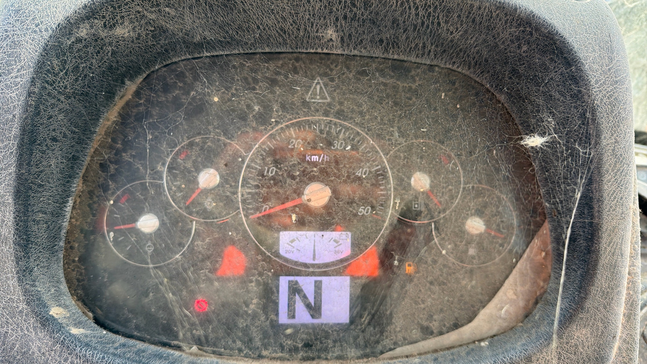 Chargeuse sur pneus HYUNDAI HL73O-9