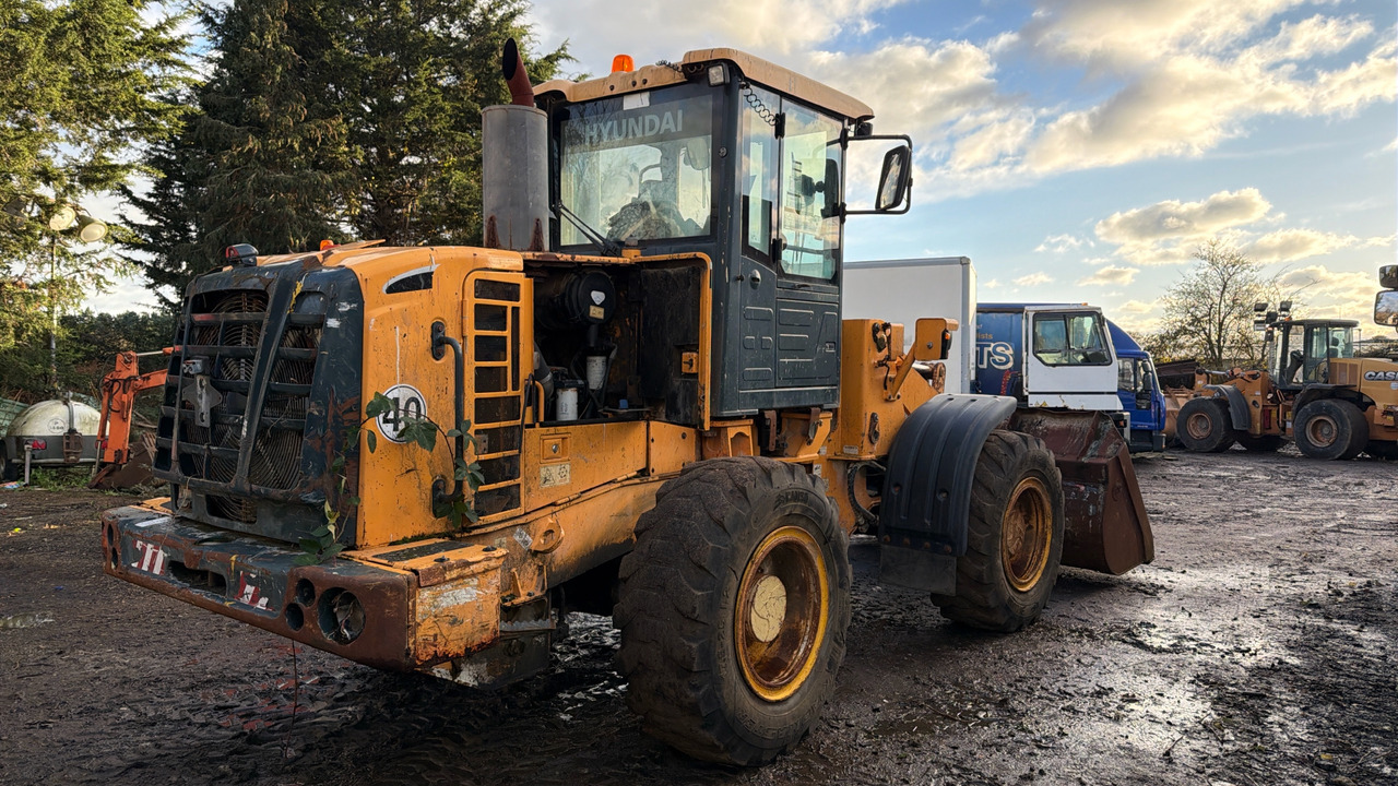 Chargeuse sur pneus HYUNDAI HL73O-9