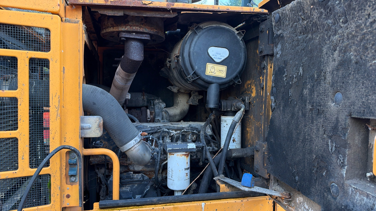 Chargeuse sur pneus HYUNDAI HL73O-9