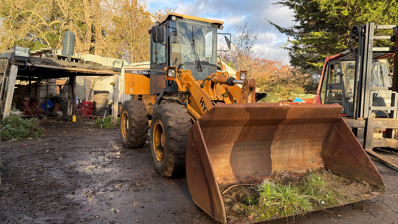 Chargeuse sur pneus HYUNDAI HL73O-9