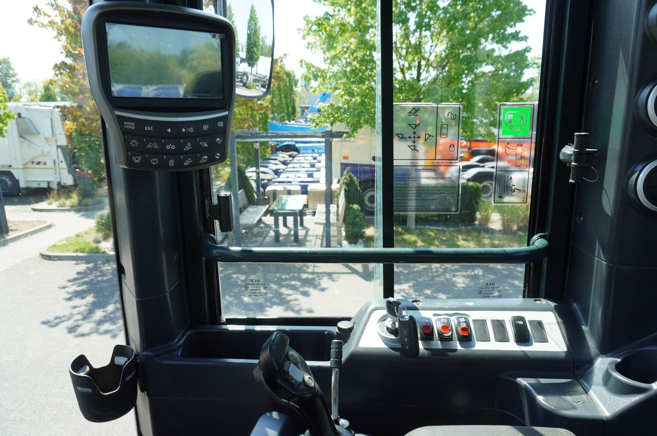 Chargeuse sur pneus HYUNDAI HL940A articulated loader / year 2021 / weight 13.5t year of production 2021