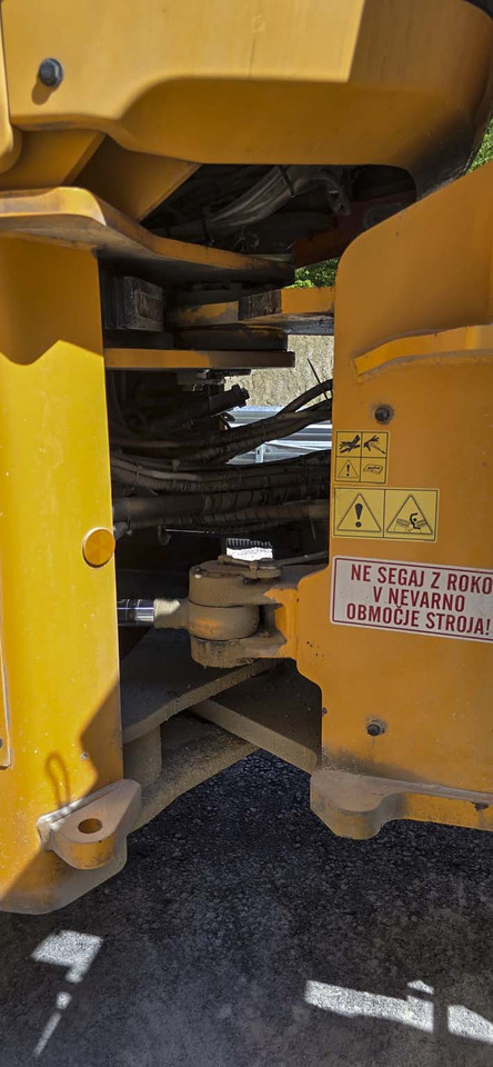 Chargeuse sur pneus HYUNDAI HL970