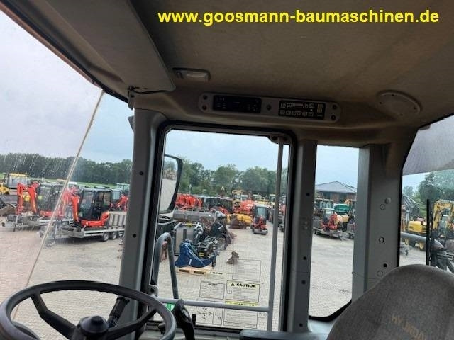 Chargeuse sur pneus HYUNDAI HL 760-7A