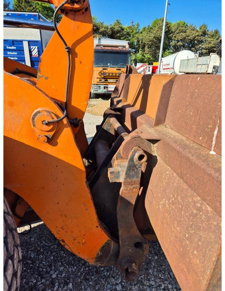 Chargeuse sur pneus Hitachi FR 130