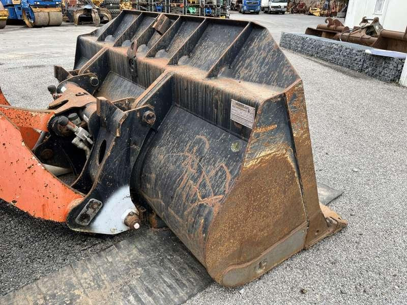 Chargeuse sur pneus Hitachi W130A