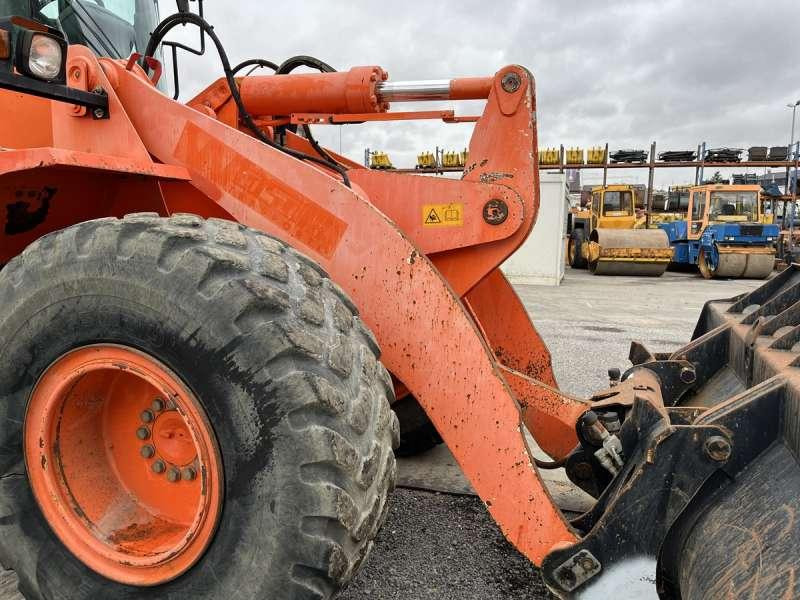 Chargeuse sur pneus Hitachi W130A